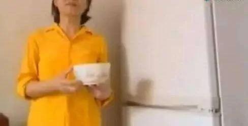 一碗水放在冰箱里 竟然省这么多的电费 快来学习一下吧