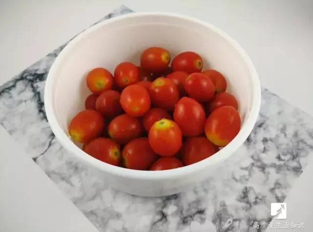 在冰箱里放一块这个 10年都不用清洁冰箱!