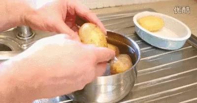 这样削土豆比剥香蕉还快 简单又实用!