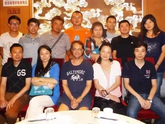 英国富豪偶遇60岁中国老太 竟11年不回家倾家荡产