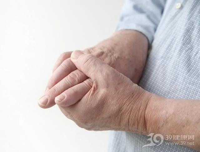 脑血管崩溃前的“10个信号” 中老年一定要记下来!