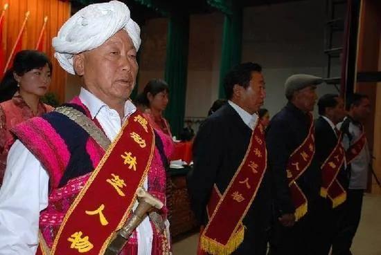 中国五大原始部落 可持枪可一夫多妻