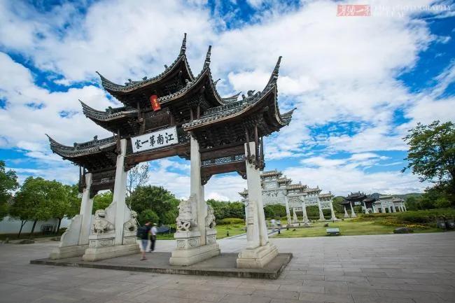 江南小镇拥有全国数量最多、规模最大的牌坊群