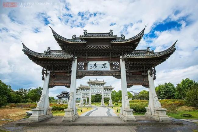江南小镇拥有全国数量最多、规模最大的牌坊群