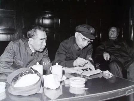 变色龙!周恩来为何对林彪致命一击?