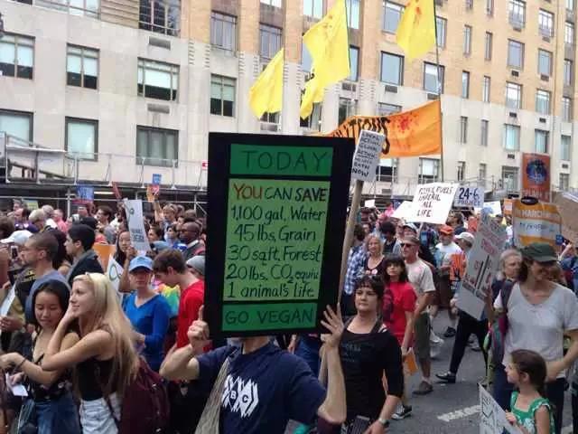 纽约40万人大游行 | 呼吁人类吃素!素食风将暴席卷全球!