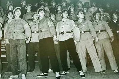 红卫兵有多疯狂?看看这造反歌词!