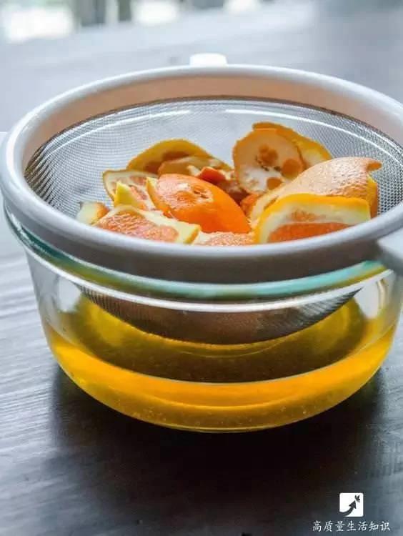 她将橘子皮点燃 没想到发生了神奇的一幕