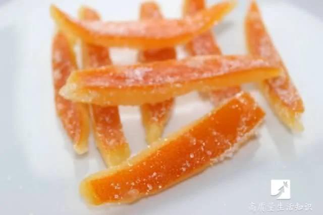 她将橘子皮点燃 没想到发生了神奇的一幕