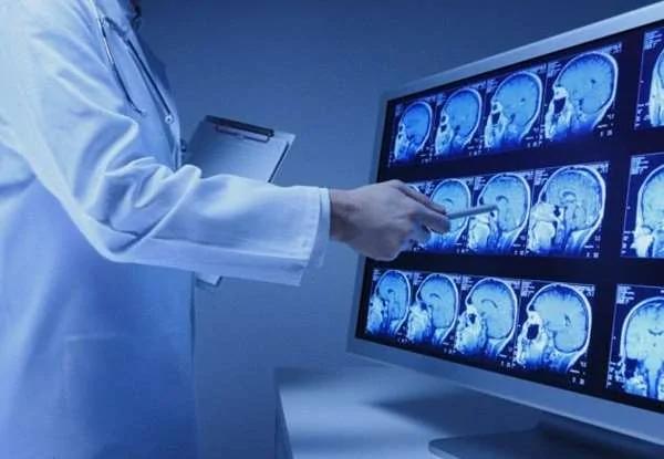 科学家找到方法跟“脑死植物人”交谈 回答让大家都沉默了…