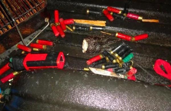 汽车里空调口突然多了个爪子 车主一看连滚带爬去求救!