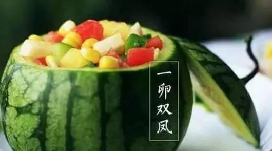 中国"西瓜鸡"刷爆美热搜 网友:堪比高校食堂黑料