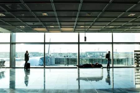 千万别一上飞机就呼呼大睡 原因是…