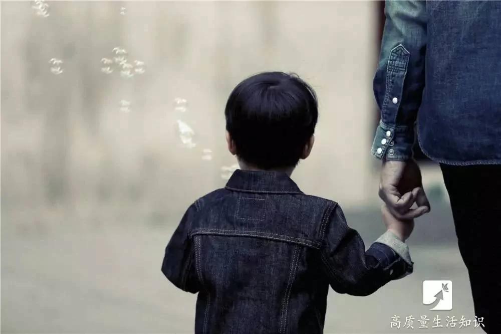 一定要让孩子学这9个常识 99%可以避免被坏人拐走