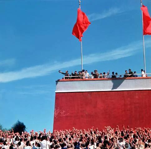 【揭秘】主席台上吃包子看三千人批斗大将
