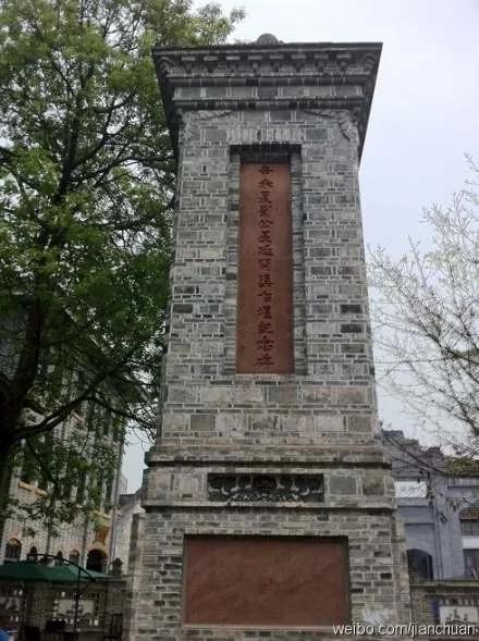 【揭秘】主席台上吃包子看三千人批斗大将