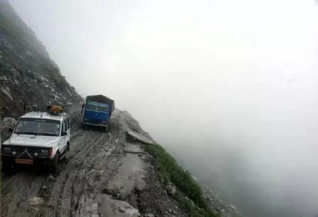 令人胆颤心惊看着也脚软的道路