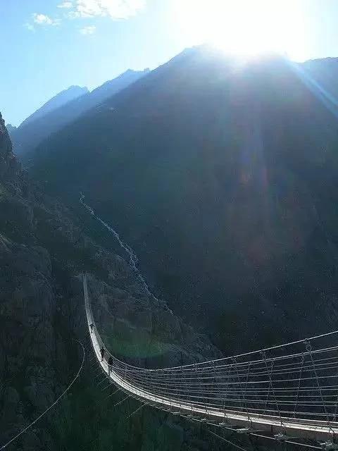 令人胆颤心惊看着也脚软的道路