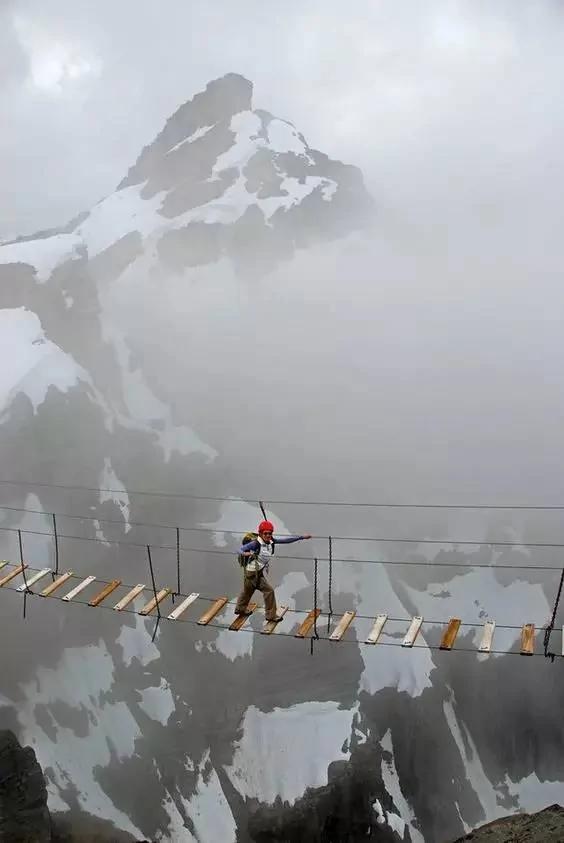令人胆颤心惊看着也脚软的道路
