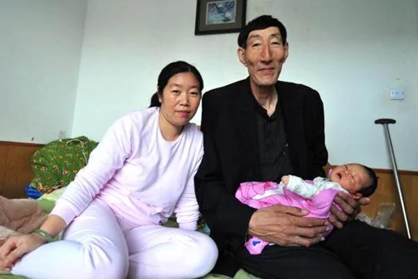 中国第一巨人是成吉思汗后代 妻子比他小28岁