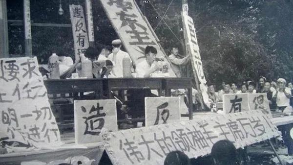 站不完的队 流不完的泪