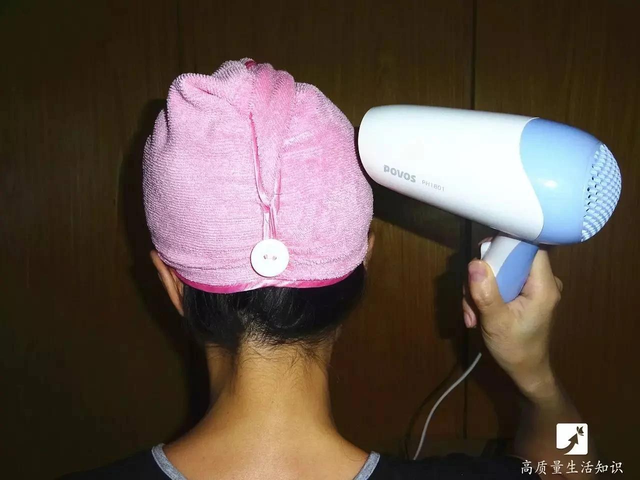 神奇!几秒钟拧干衣服 比洗衣机甩干还快