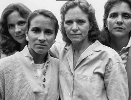 四姊妹每年都拍摄一张合照 40年后竟发现惊人转变…非常难得!