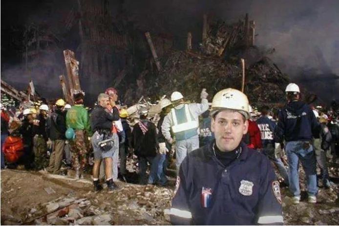 9·11的第二天 他捐出了一顶安全帽 16年后...