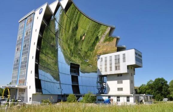 世界最大太阳炉:千面镜子组成 几秒内升温3500度