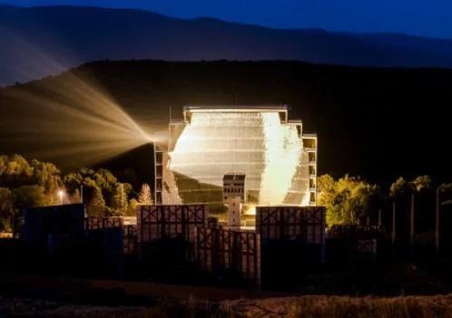 世界最大太阳炉:千面镜子组成 几秒内升温3500度