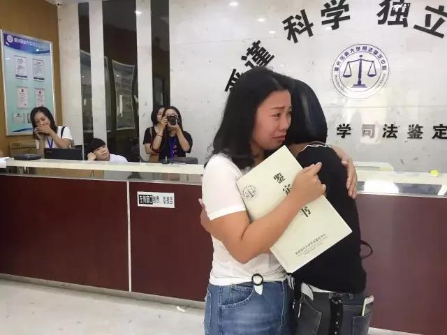 2名女子晒照问“像不像” 竟是亲姐妹