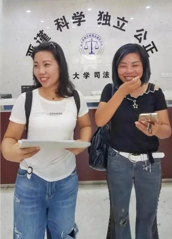 2名女子晒照问“像不像” 竟是亲姐妹