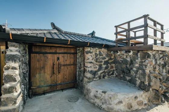韩国济州岛传统住宅变身民宿古韵犹存
