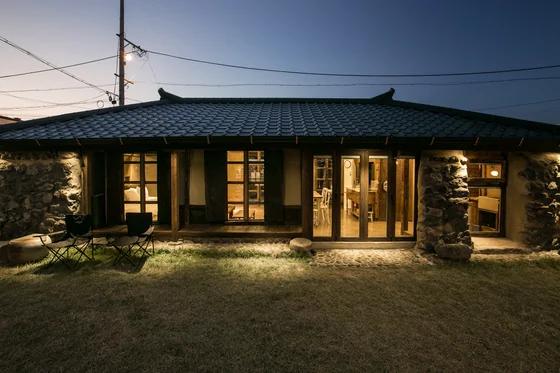 韩国济州岛传统住宅变身民宿古韵犹存