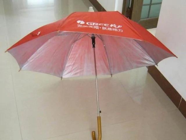 旧雨伞别再扔了 剪上一刀就值钱了!变废为宝太实用了