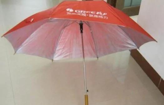 旧雨伞别再扔了 剪上一刀就值钱了!变废为宝太实用了