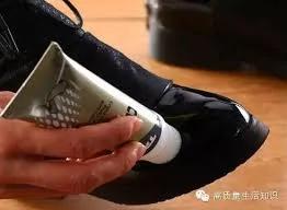 皮鞋上的刮痕 只要用了家家都有的“它” 就能瞬间美回来!经济简单还实用