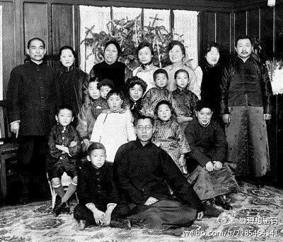 【揭秘】民国街拍女子风韵堪比王妃 六零年主席吃完冰糖肘子笑了