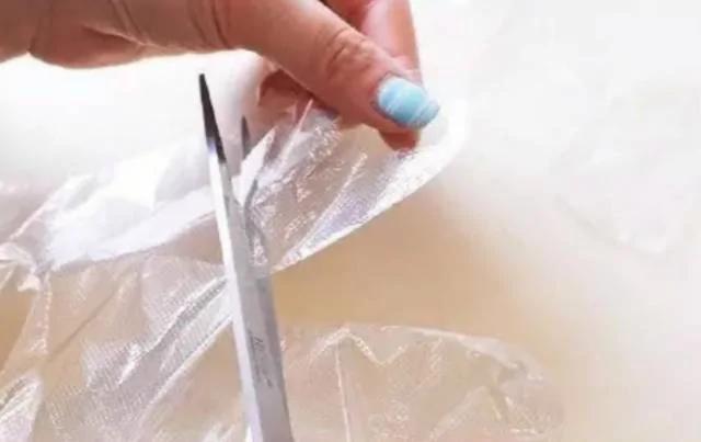 透明手套居然还能这么用?!你不会以为只能拿来染头发吧!