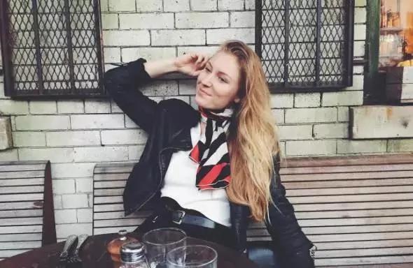 女孩3年天天穿一样衣服上班 竟因此成了网红