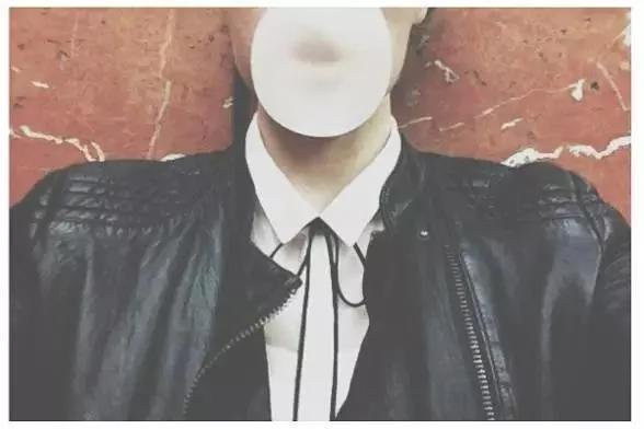 女孩3年天天穿一样衣服上班 竟因此成了网红