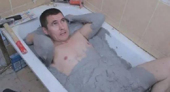 男子作死用水泥泡澡 半小时后结局显现