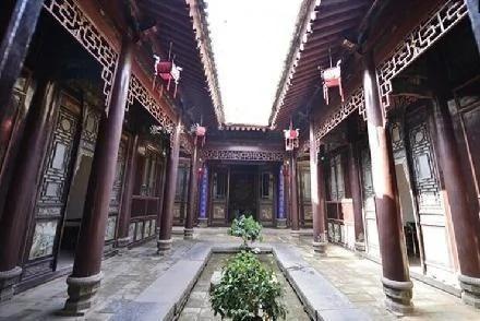 陕西“女首富”周莹娘家房子是啥样
