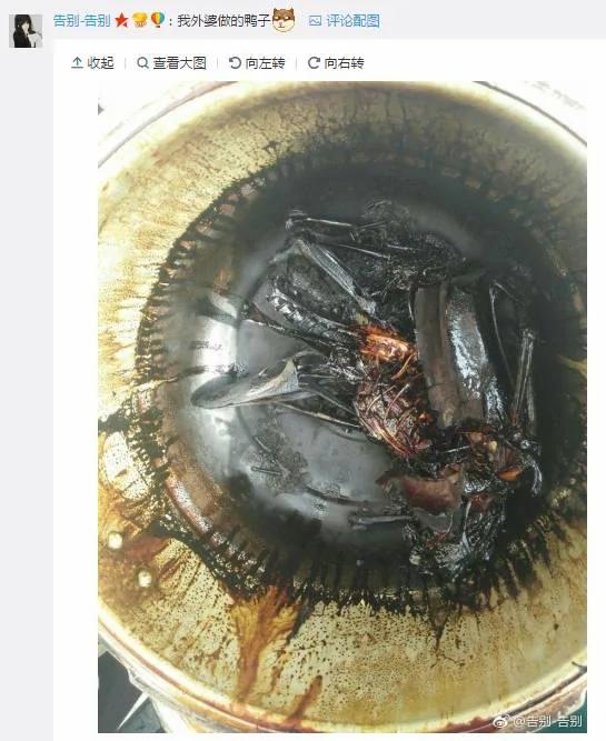 博主晒出母亲烧黑大闸蟹图片 网友纷纷晒出同款