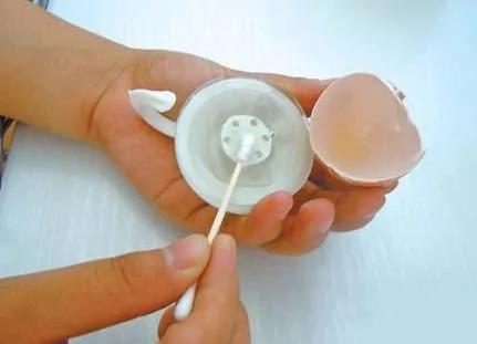 卫生间吸盘挂钩老爱掉?粘之前多做一个小动作 再挂十斤都不掉