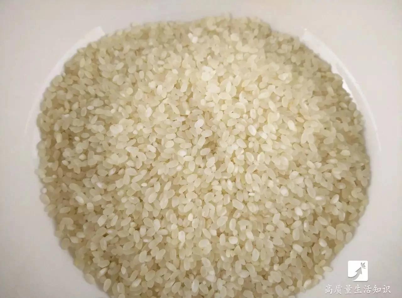 抹布再臟也別怕!放這玩意里泡一泡 不用手洗就變得乾淨潔白