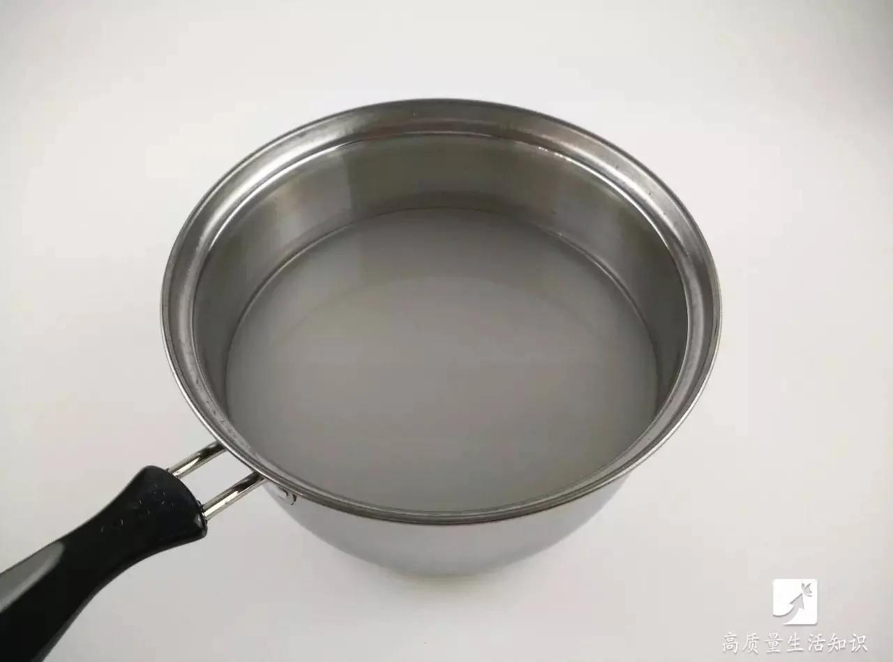 抹布再臟也別怕!放這玩意里泡一泡 不用手洗就變得乾淨潔白