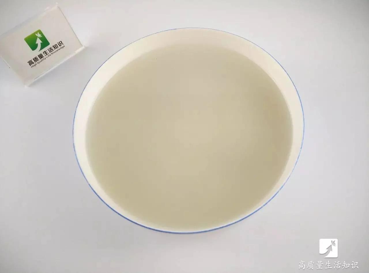 抹布再臟也別怕!放這玩意里泡一泡 不用手洗就變得乾淨潔白