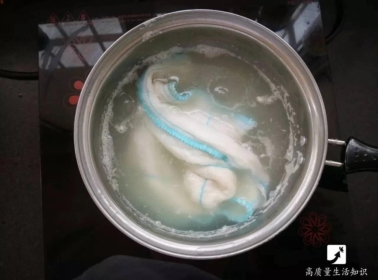 抹布再臟也別怕!放這玩意里泡一泡 不用手洗就變得乾淨潔白