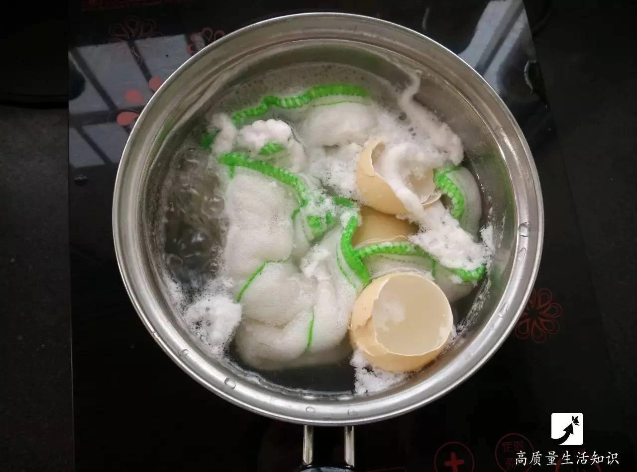抹布再臟也別怕!放這玩意里泡一泡 不用手洗就變得乾淨潔白
